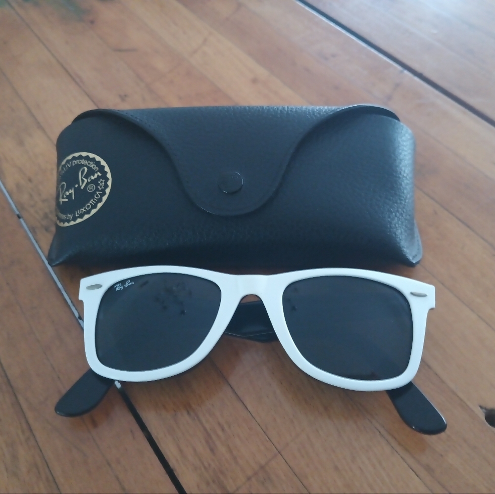 Ray-Ban Wayfarer Sunglasses White